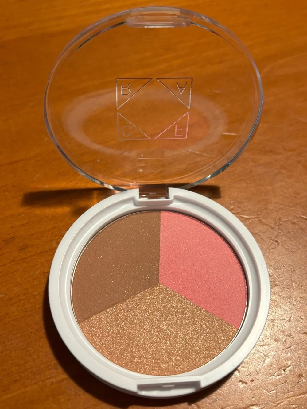 OFRA California Dream Triangle Makeup Compact
